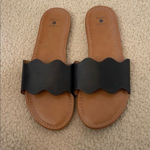 black flat sandals